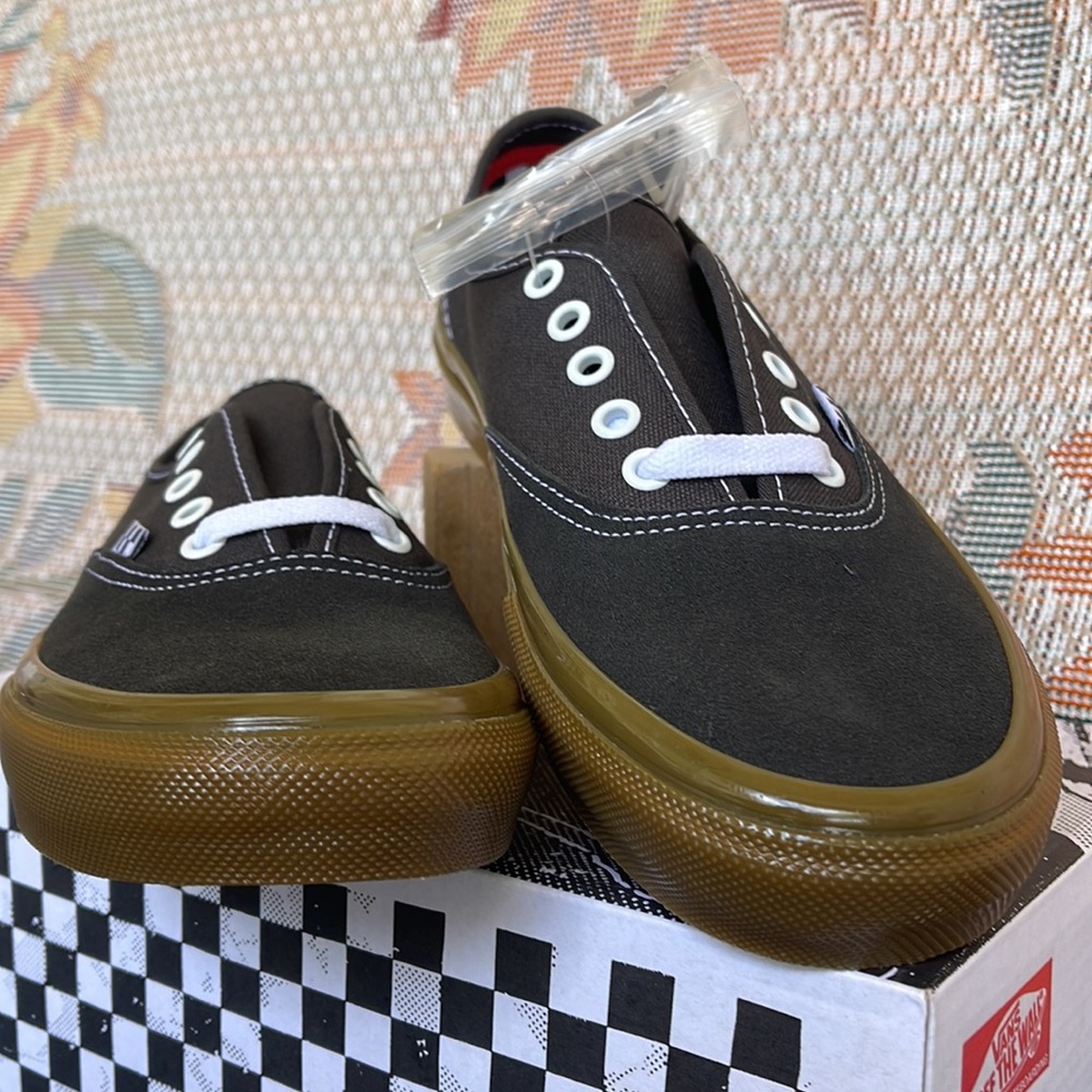 Vans WMNS Skate Authentic
Raven/Gum
VNOA5FC8241
Sneakers - athletic shoes - Picture 8 of 16